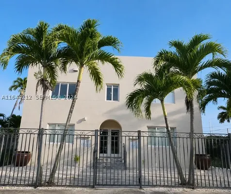 2500 NE 192nd Street Miami FL 33180