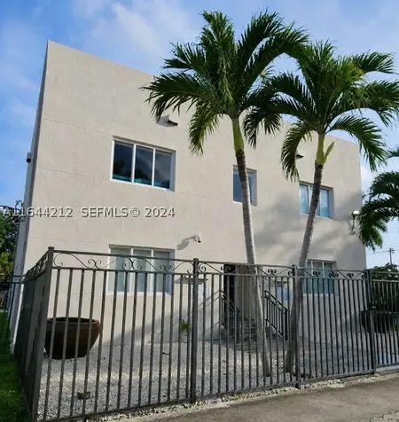 2500 NE 192nd Street Miami FL 33180