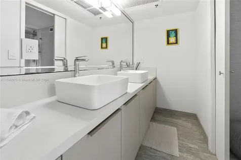 100 Lincoln Road Miami Beach FL 33139