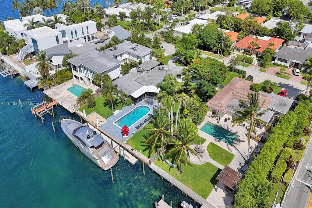 1020 S Shore Drive Miami Beach FL 33141
