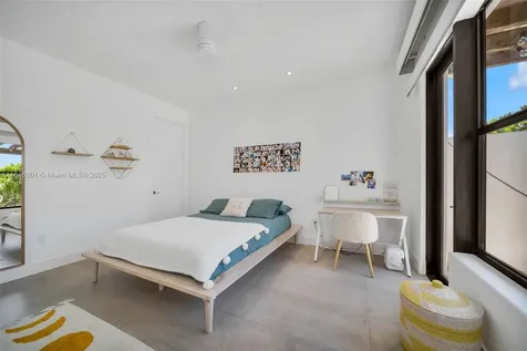 561 Hampton Lane Key Biscayne FL 33149