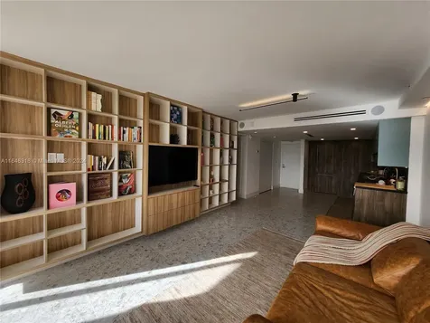 2555 Collins Avenue Miami Beach FL 33140