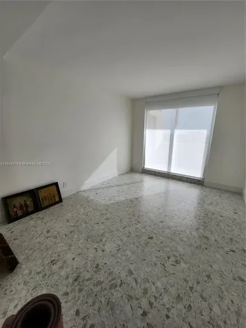 2555 Collins Avenue Miami Beach FL 33140