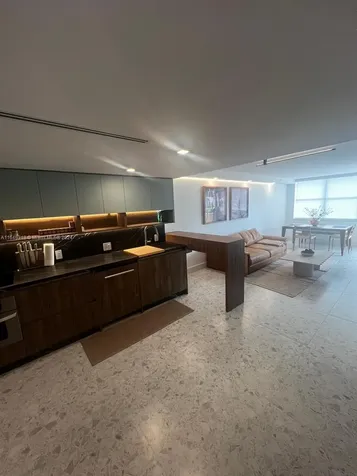 2555 Collins Avenue Miami Beach FL 33140