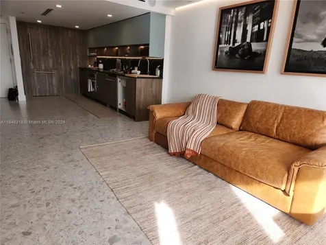 2555 Collins Avenue Miami Beach FL 33140