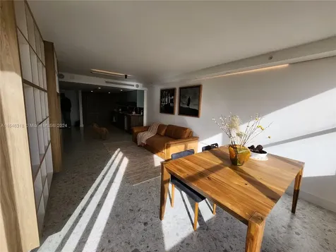 2555 Collins Avenue Miami Beach FL 33140