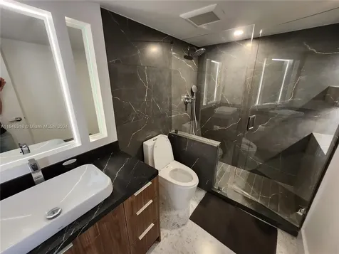 2555 Collins Avenue Miami Beach FL 33140