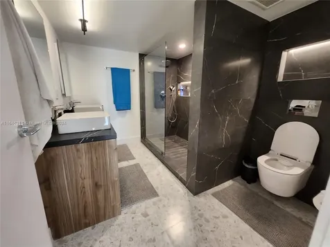 2555 Collins Avenue Miami Beach FL 33140