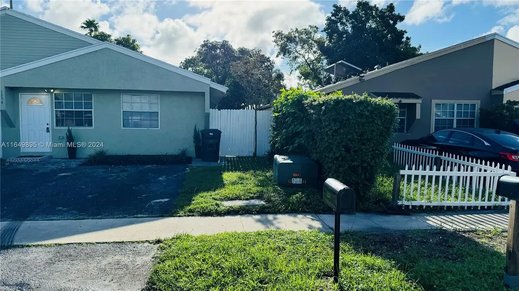 1254 SW 71st Terrace North Lauderdale FL 33068