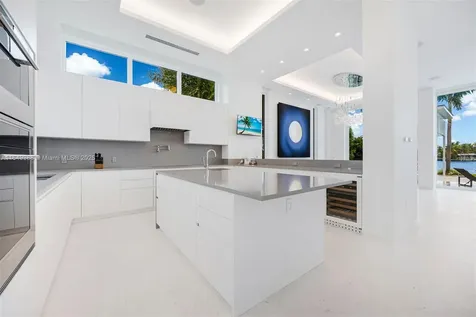 1844 Daytonia Road Miami Beach FL 33141