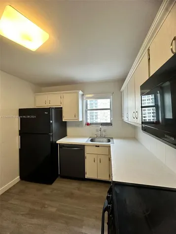 5555 Collins Avenue Miami Beach FL 33140