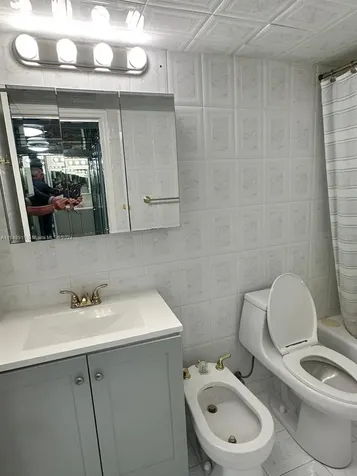 5555 Collins Avenue Miami Beach FL 33140