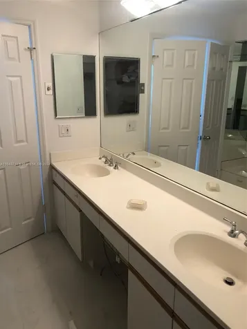3500 Mystic Pointe Drive Aventura FL 33180