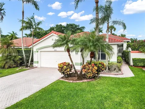 1061 Bel Aire Drive E Pembroke Pines FL 33027