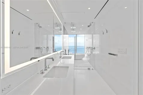 300 Biscayne Blvd Way Miami FL 33131