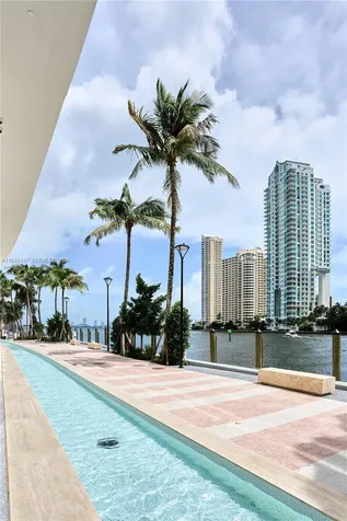 300 Biscayne Blvd Way Miami FL 33131
