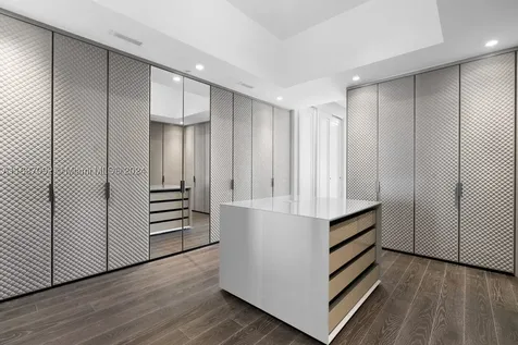 17901 Collins Sunny Isles Beach FL 33160