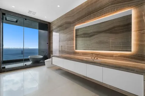 17901 Collins Sunny Isles Beach FL 33160