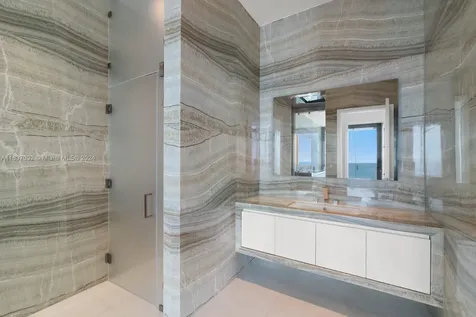 17901 Collins Sunny Isles Beach FL 33160