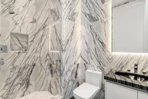 17901 Collins Sunny Isles Beach FL 33160