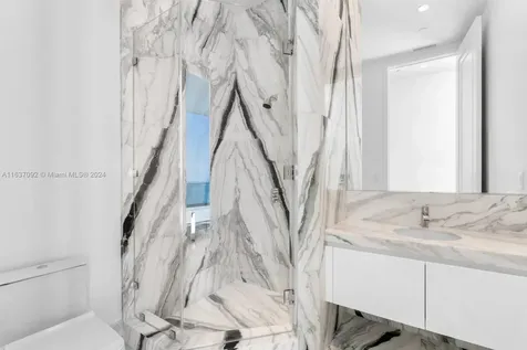 17901 Collins Sunny Isles Beach FL 33160
