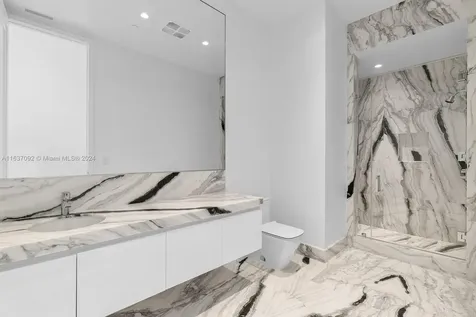 17901 Collins Sunny Isles Beach FL 33160