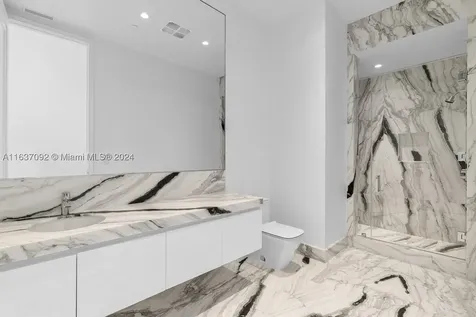 17901 Collins Sunny Isles Beach FL 33160