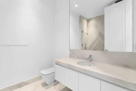 17901 Collins Sunny Isles Beach FL 33160
