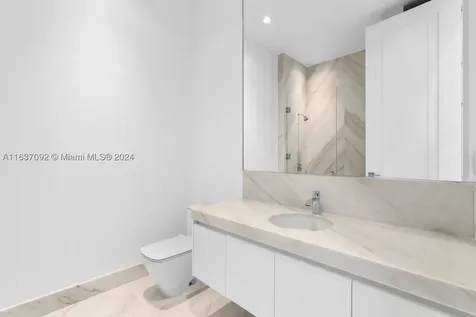 17901 Collins Sunny Isles Beach FL 33160