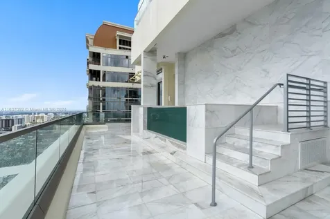 17901 Collins Sunny Isles Beach FL 33160