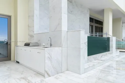 17901 Collins Sunny Isles Beach FL 33160