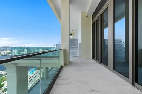 17901 Collins Sunny Isles Beach FL 33160
