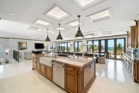 7825 Atlantic Way Miami Beach FL 33141