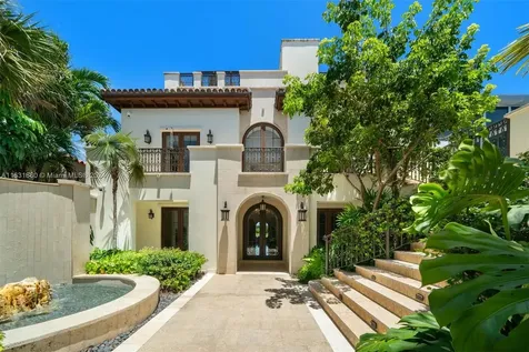 7825 Atlantic Way Miami Beach FL 33141