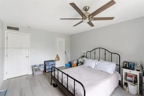 9103 SW 137th Terrace Miami FL 33176