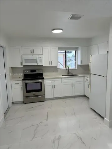 324 E 34th Street Hialeah FL 33013