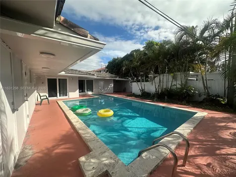 324 E 34th Street Hialeah FL 33013