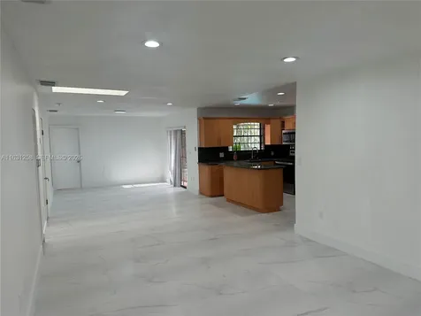 324 E 34th Street Hialeah FL 33013
