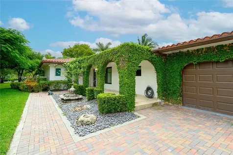 8740 SW 181st Terrace Palmetto Bay FL 33157