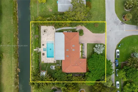 8740 SW 181st Terrace Palmetto Bay FL 33157