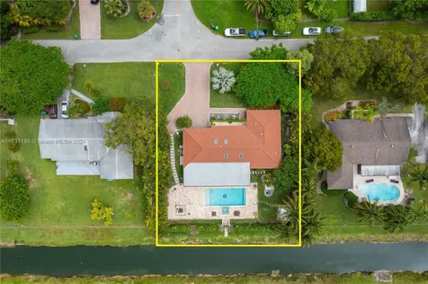 8740 SW 181st Terrace Palmetto Bay FL 33157