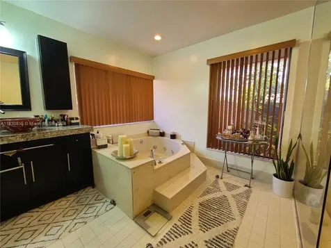 899 NW 107th Lane Coral Springs FL 33071
