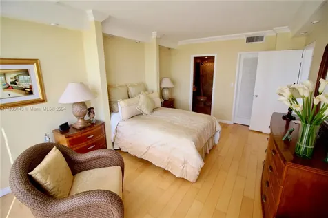 900 Bay Drive Miami Beach FL 33141