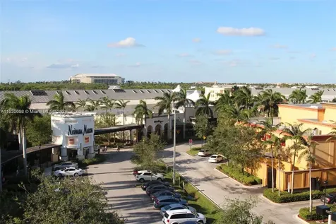 2641 N Flamingo Road Sunrise FL 33323