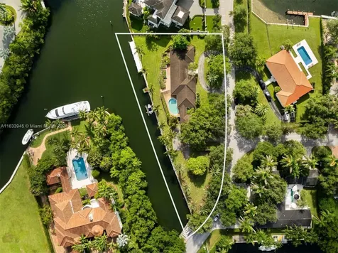 695 Solano Prado Coral Gables FL 33156