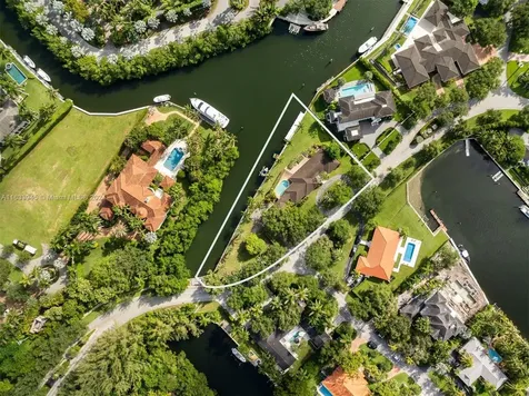 695 Solano Prado Coral Gables FL 33156