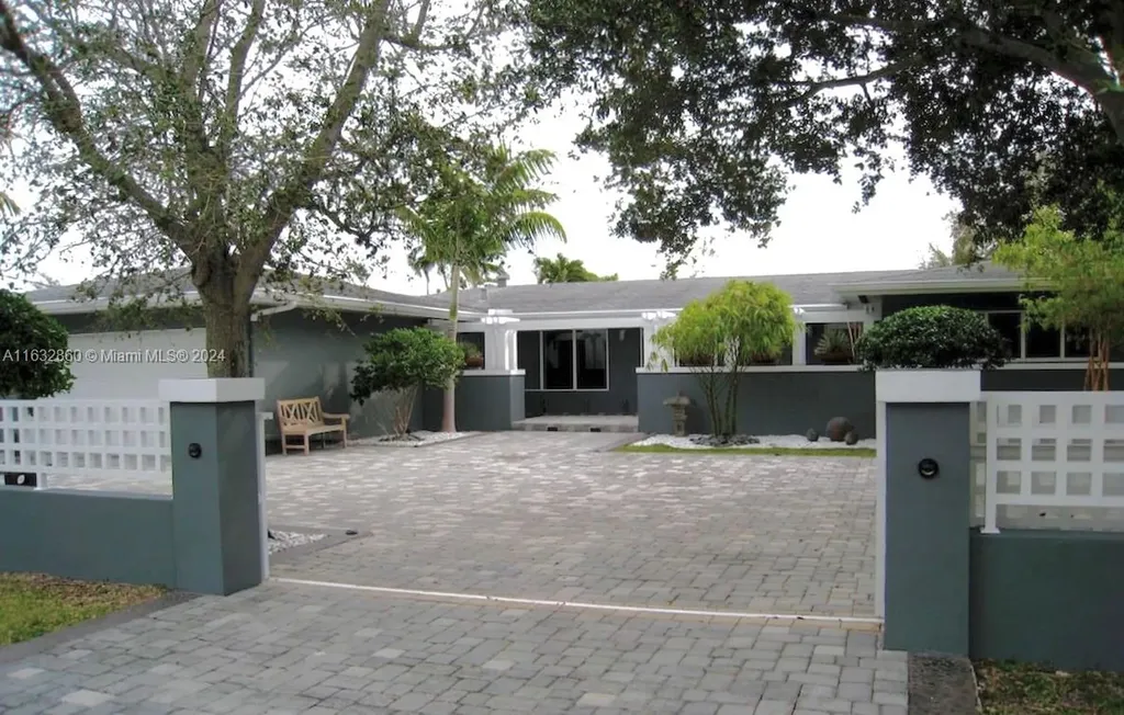 10301 SW 58th Court Pinecrest FL 33156