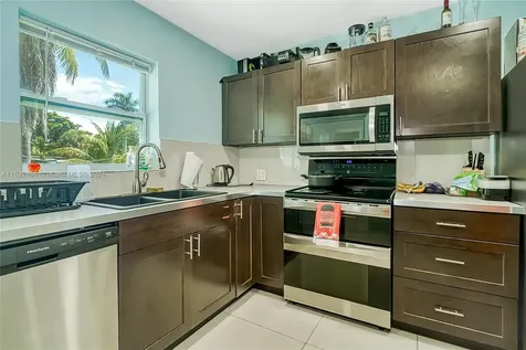216 SW 6th Street Hallandale Beach FL 33009