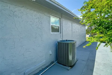 216 SW 6th Street Hallandale Beach FL 33009