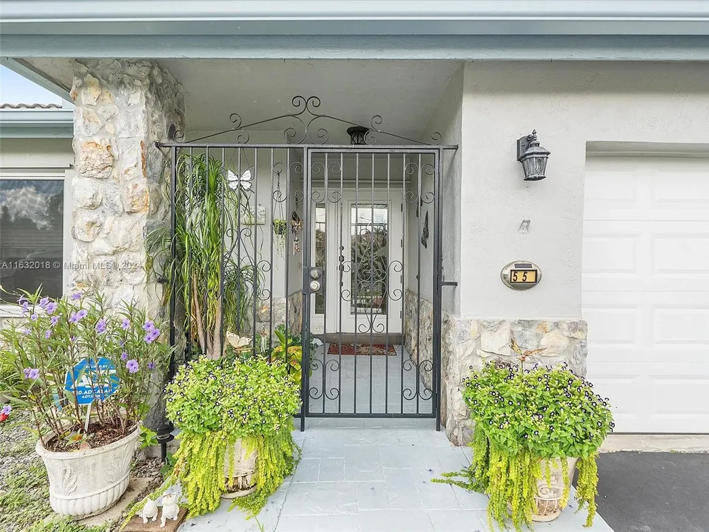 5050 Hawkes Bluff Avenue Davie FL 33331